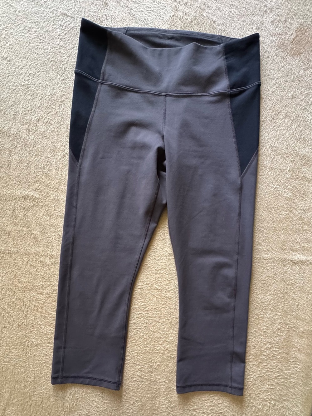 Under Armour Gray and Black Cropped High-Waist Leggings (tags removed)